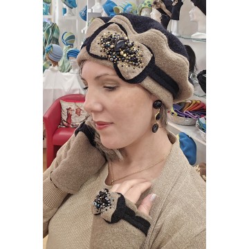 Pour Mme Arnould PRÉCIEUX...